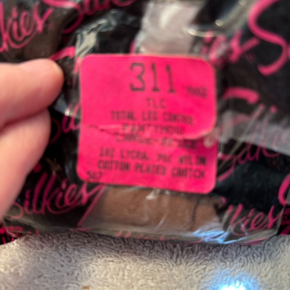 Silkies TLC Total Leg Control Pantyhose  Size Large -Beige  10% Lycra 90% Nylon